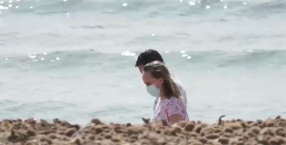В Испания маските вече са задължителни дори на плажа и